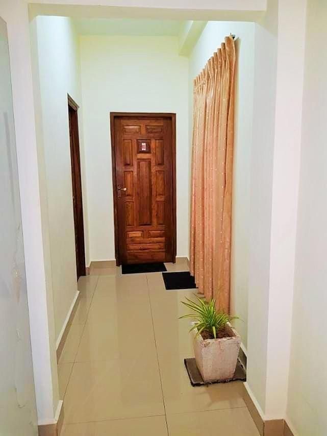 Luxury Everest Hotel Trincomalee Exterior foto